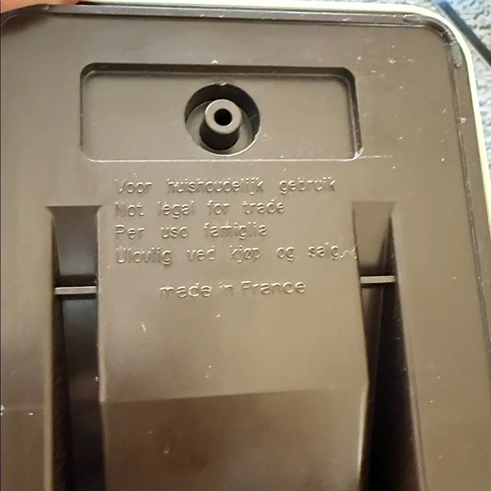 Vintage Williams Sonoma kitchen scale. Made in France.